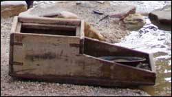 Hand sluice for alluvial gold
